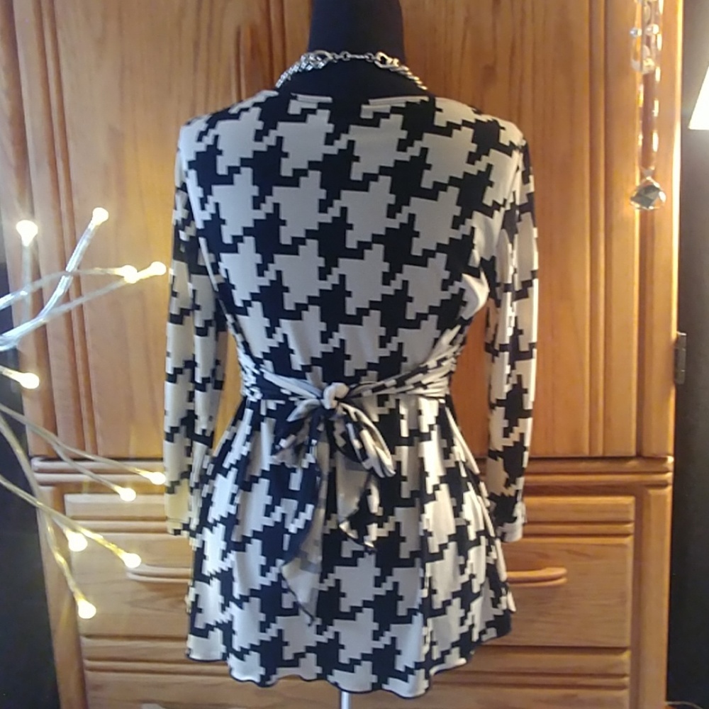 Dressy Top! EUC! - Picture 4 of 5